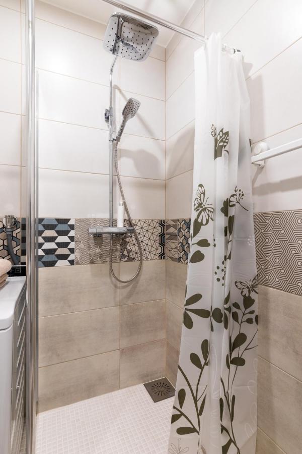 タリンCharming 1Br In Superb Location, Free Parking & Wi-Fiアパートメント エクステリア 写真